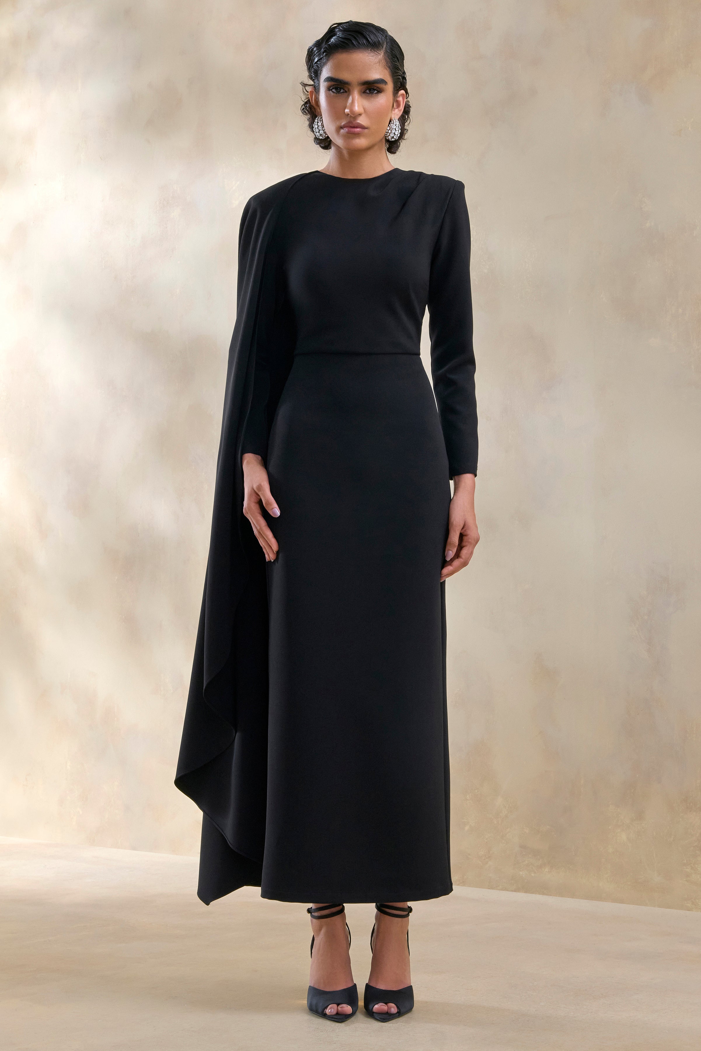 crew neck long sleeve maxi dress Jovea | Black Round-Neck Maxi Dress With Cape-Sleeve