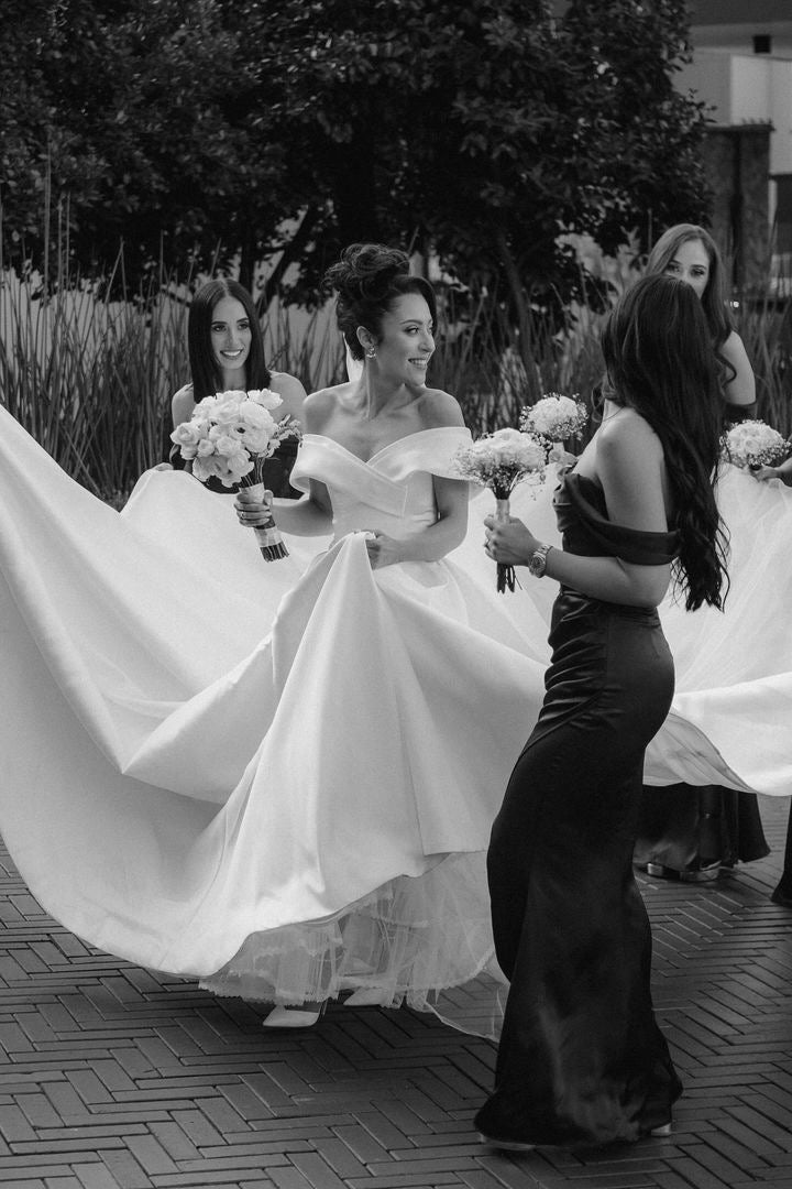 A New Meaning to Snow White: Finding Your Winter Wedding Dresses Club L London - USA A New Meaning to Snow White: Finding Your Winter Wedding Dresses Club L London - USA