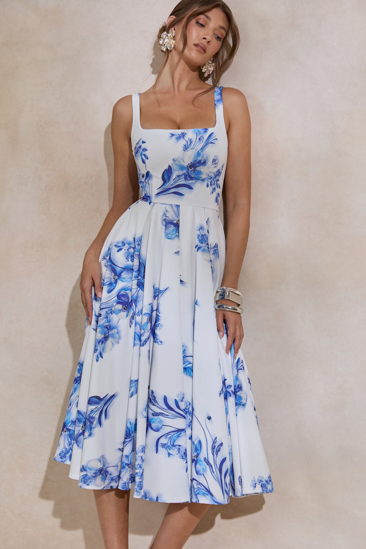 ECM_HR_CL136597153---Lissa-_-Blue-Floral-Print-Square-Neck-Midi-Dress4.jpg