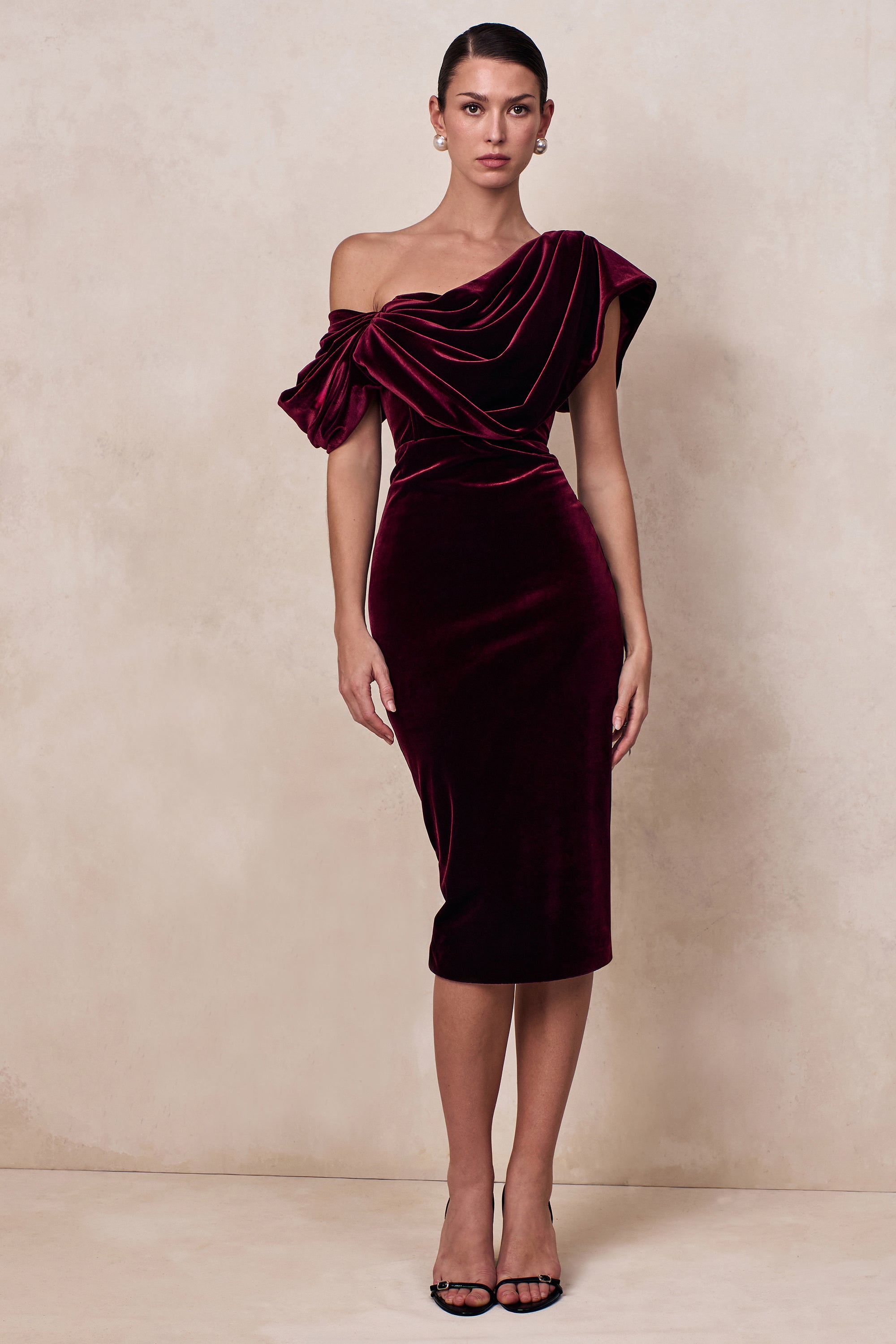 High End | Burgundy Velvet Asymmetric-Neck Midi Dress With Draped Deta – Club L London