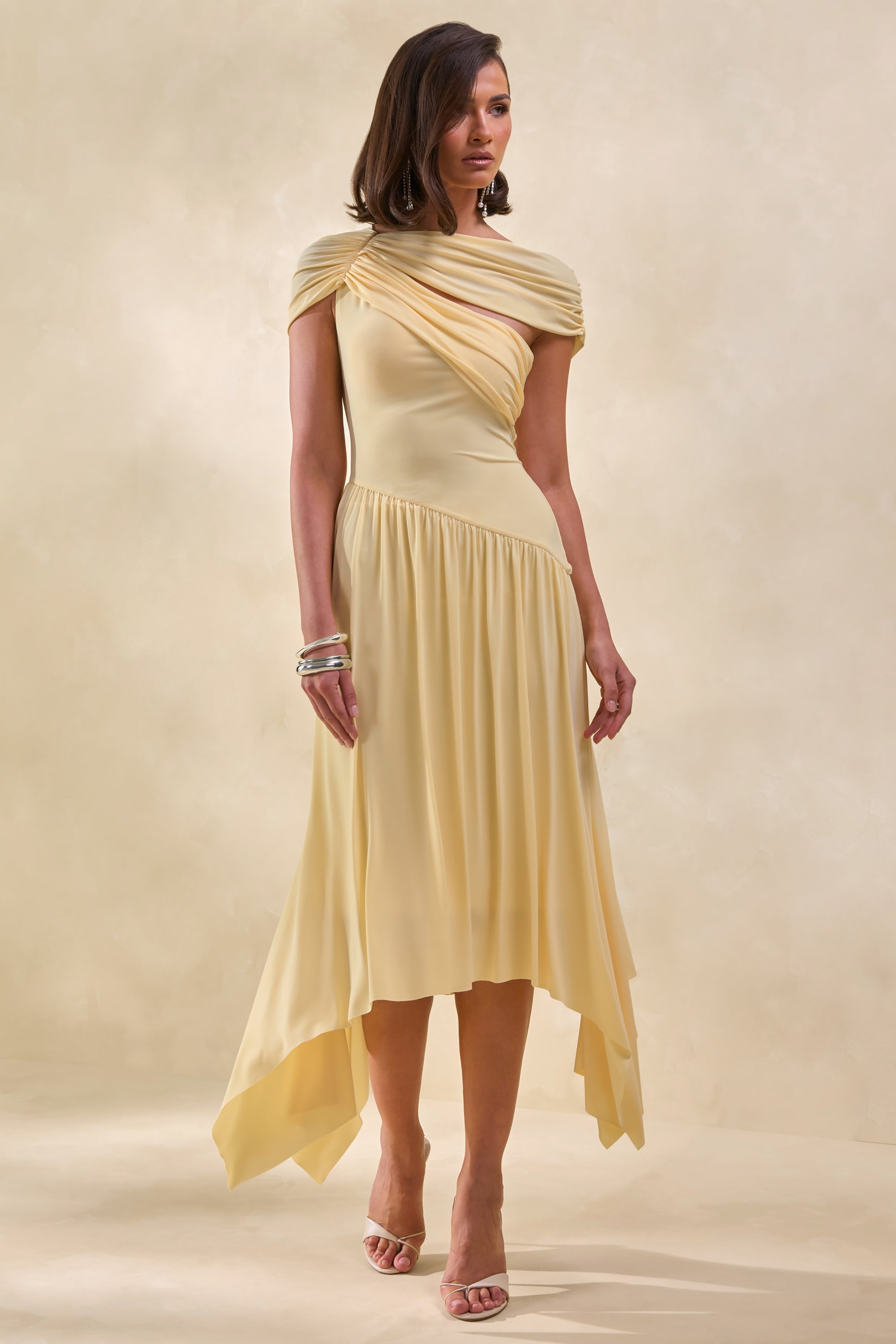 lemon midi dress On the Go Medium This Emerson Midi Dress in lemon features a fitted bodice with a sweetheart neckline and lace boohoo Women's Maternity Floral Milkmaid