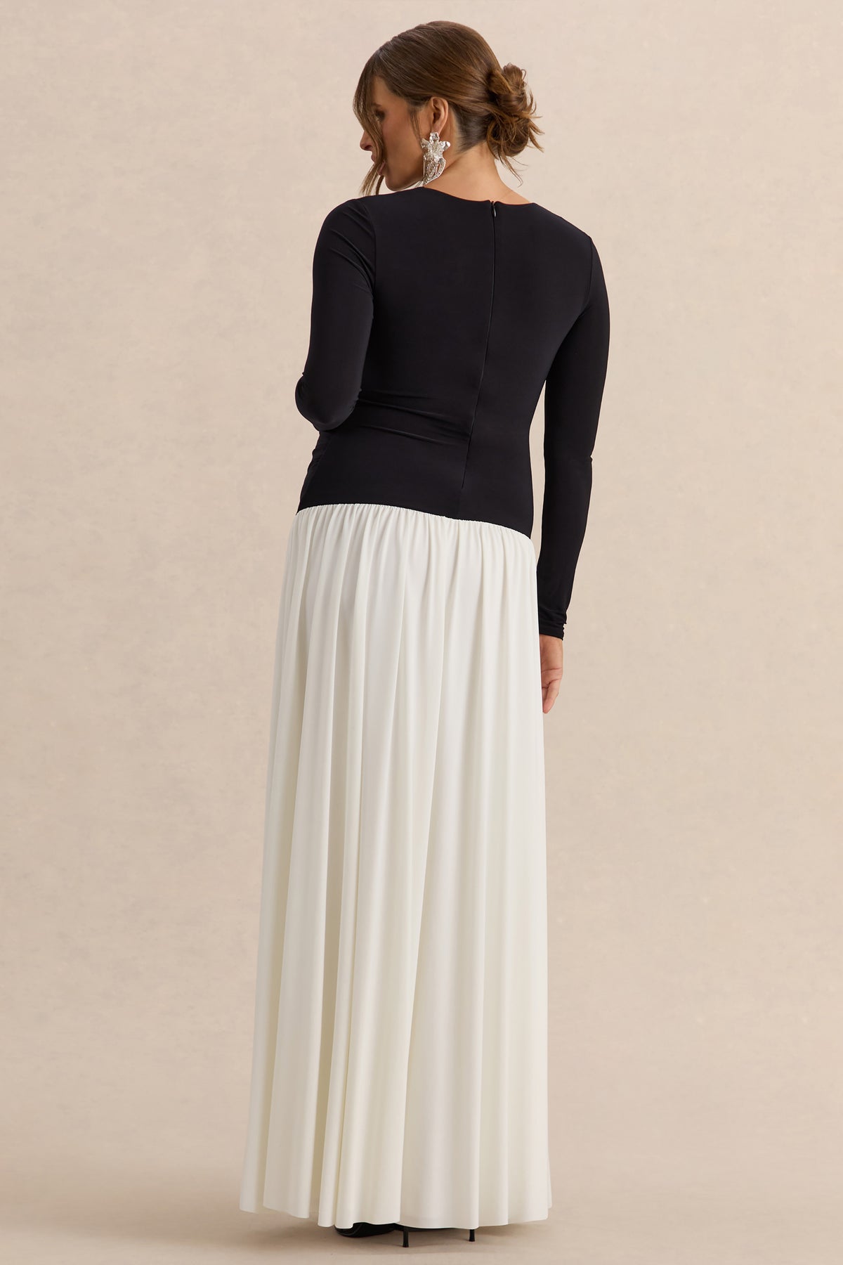 ECM_HR_CL137369141----Monroe-Black-And-White-Crew-Neck-Maternity-Maxi-Dress-With-Drop-Waist-11.jpg