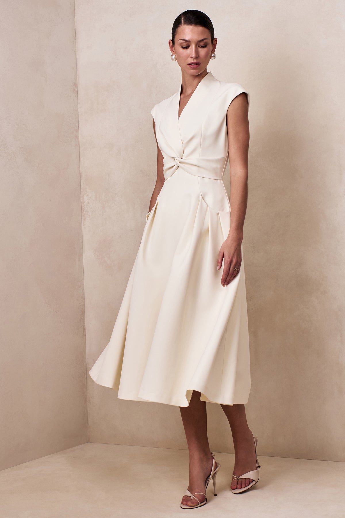 Kylen | Cream V-Neck Midi Dress Kylen | Cream V-Neck Midi Dress