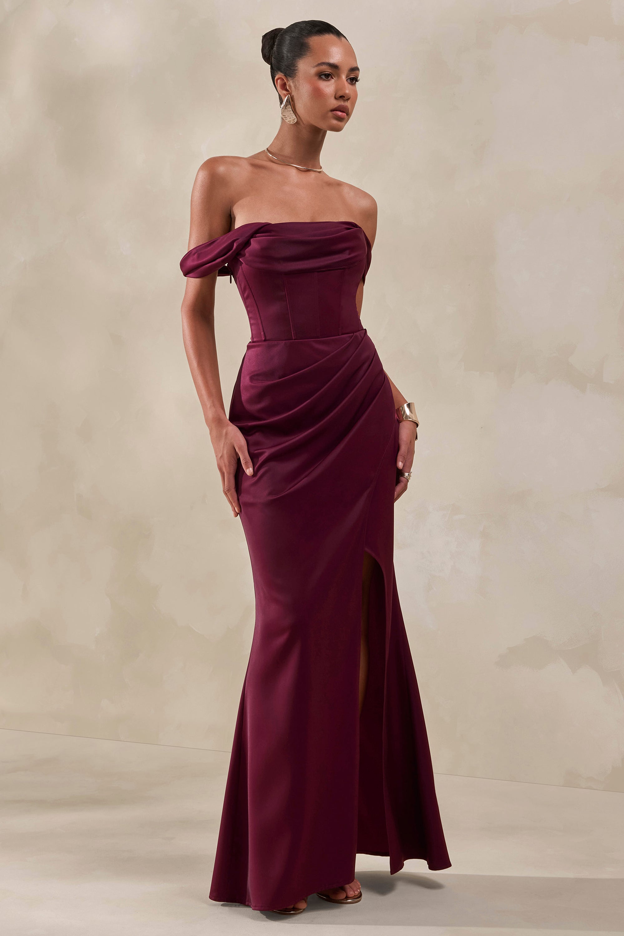 satin burgundy maxi dress KissProm Black Sleeveless Long Prom With Split, / 10 Crystals height is 162cm/53 and wears a size AU 6 / US 2. Blaise Burgundy Satin Maxi Dress