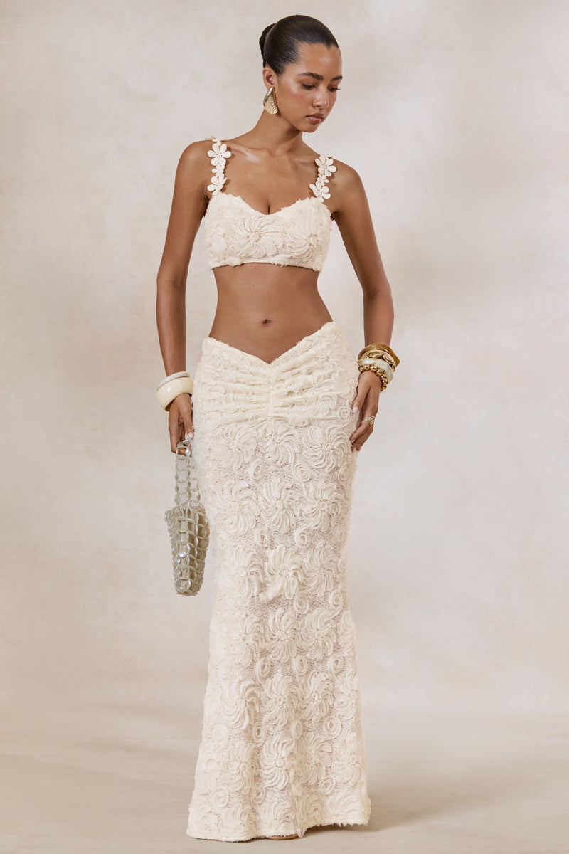 CL13847811008_ECM_HR_CL138478110---Arlina-_-White-Lace-Maternity-Maxi-Skirt-With-Gathered-Detailing-_-CL138477110---Arlina-_-White-Lace-Scoop-Neck-Maternity-Crop-Top-0