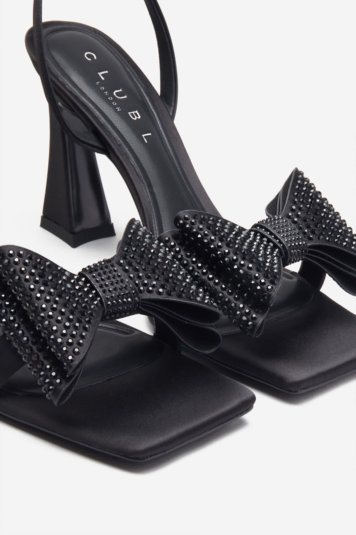 This Shockingly Pretty Shoe Trend Is About to Go Viral | Who What Wear