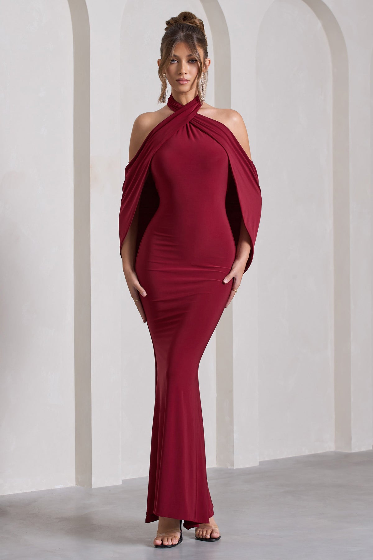 With London Fishtail Crossed Dress – L Halter-Neck Cape Berry USA Club Revelation - Red Maxi