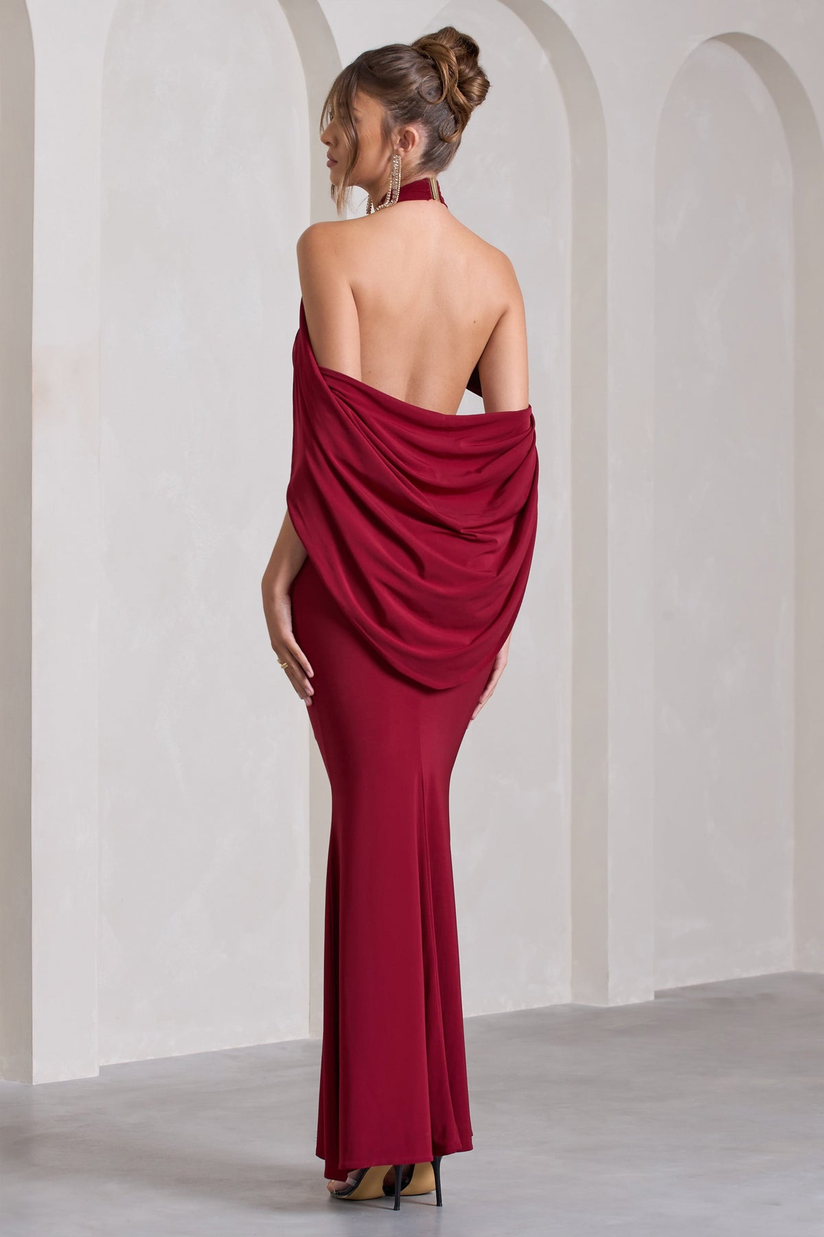 Revelation Berry Red Dress L Cape USA Maxi With – - Club Crossed London Halter-Neck Fishtail