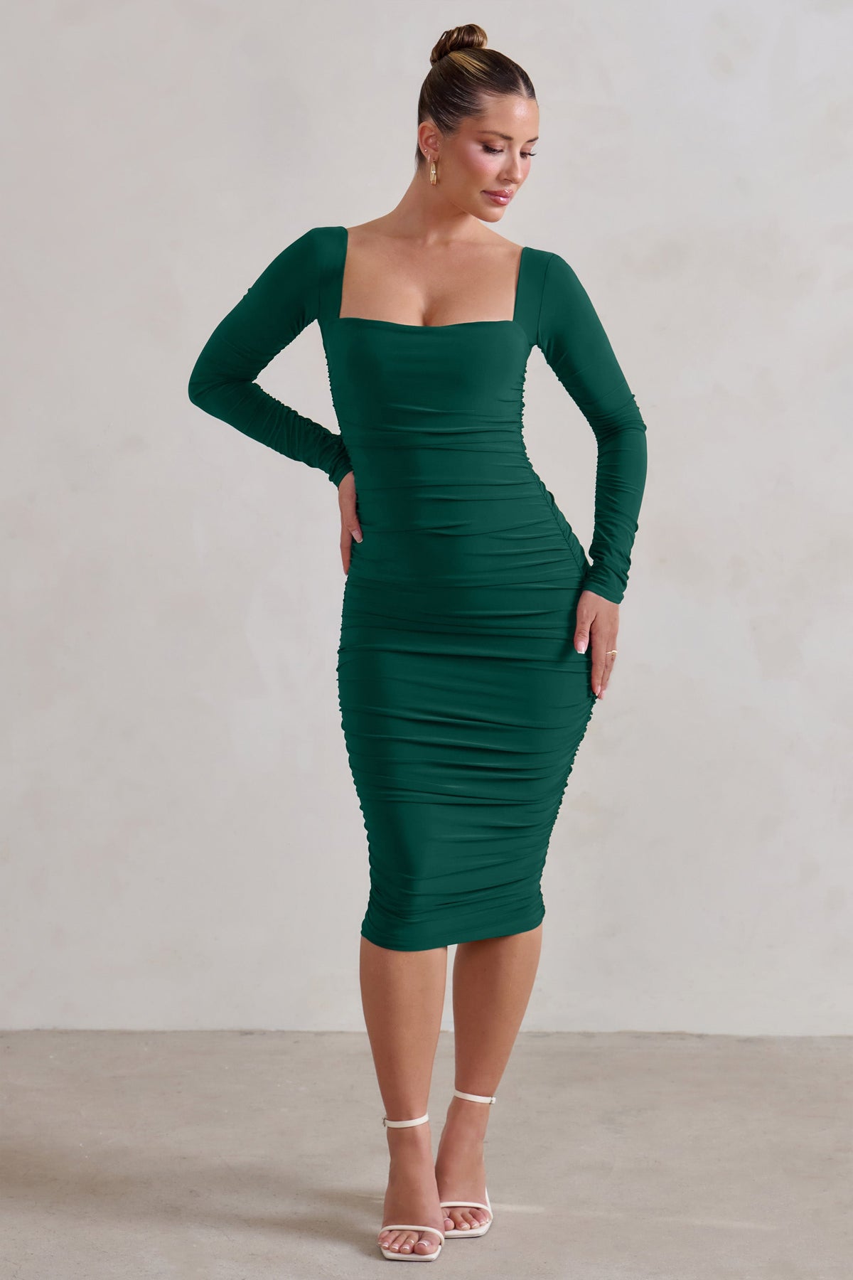 Emerald green midi clearance dress with sleeves