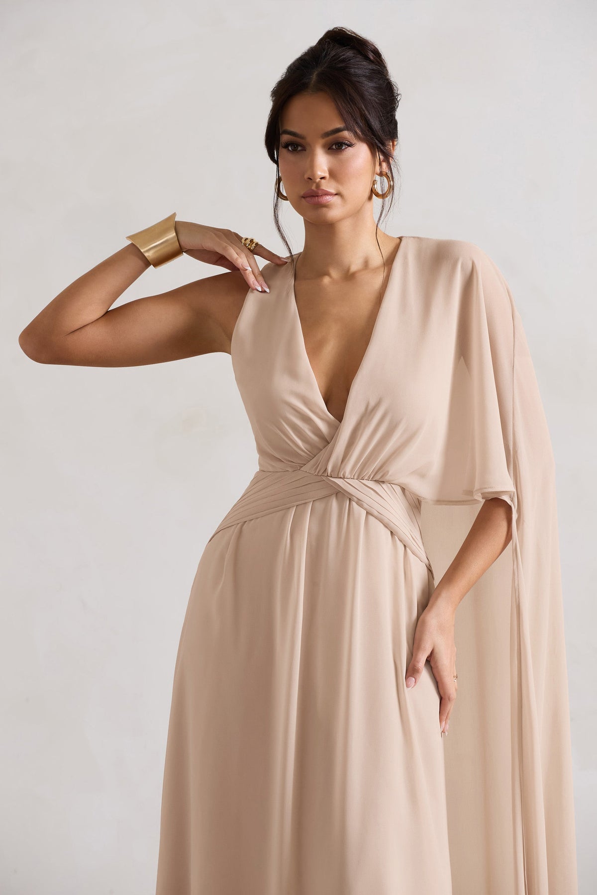 WB_CC_HR_CL129989059-FairytaleChampagnePlunge-NeckChiffonMaxiDressWithCapeSleeve6
