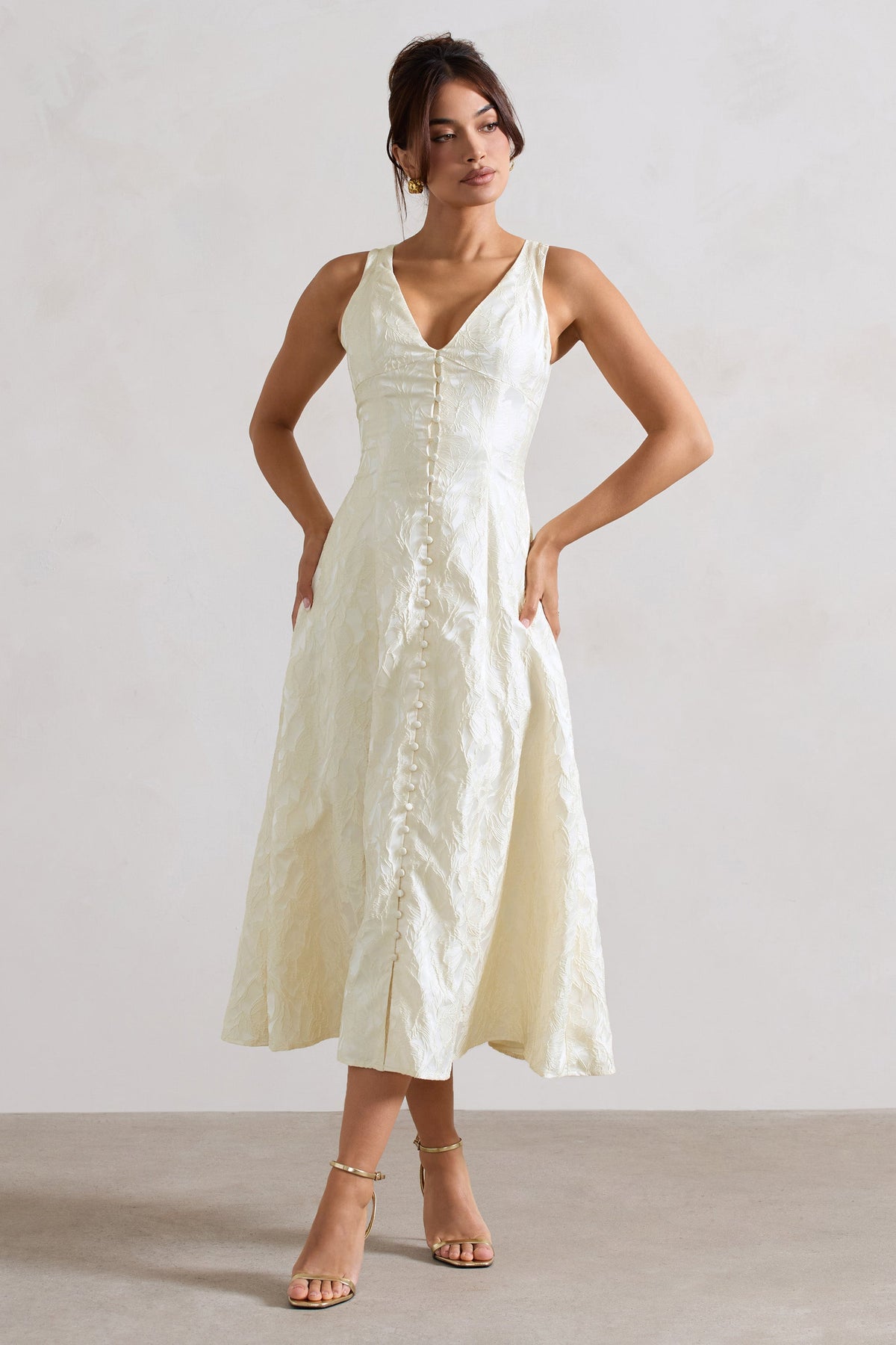 WB_CC_HR_CL134990116-MonaEcruJacquardPlunge-NeckButtonMidiDress6
