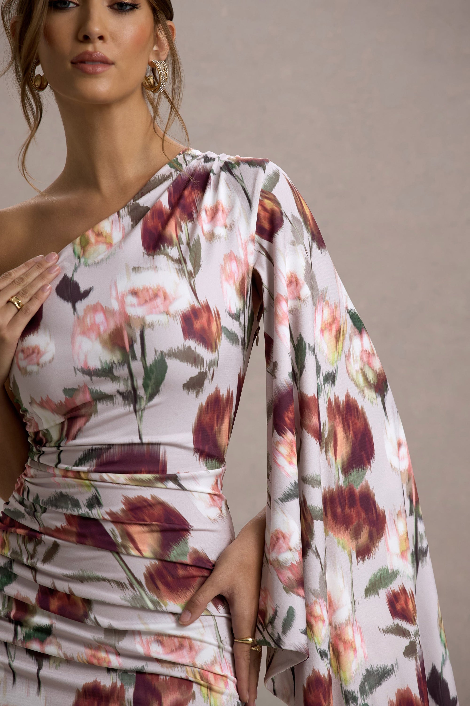 WB_CC_HR_CL135166273-Clementina-CreamFloralPrintAsymmetricCapeSleeveMaxiDress10