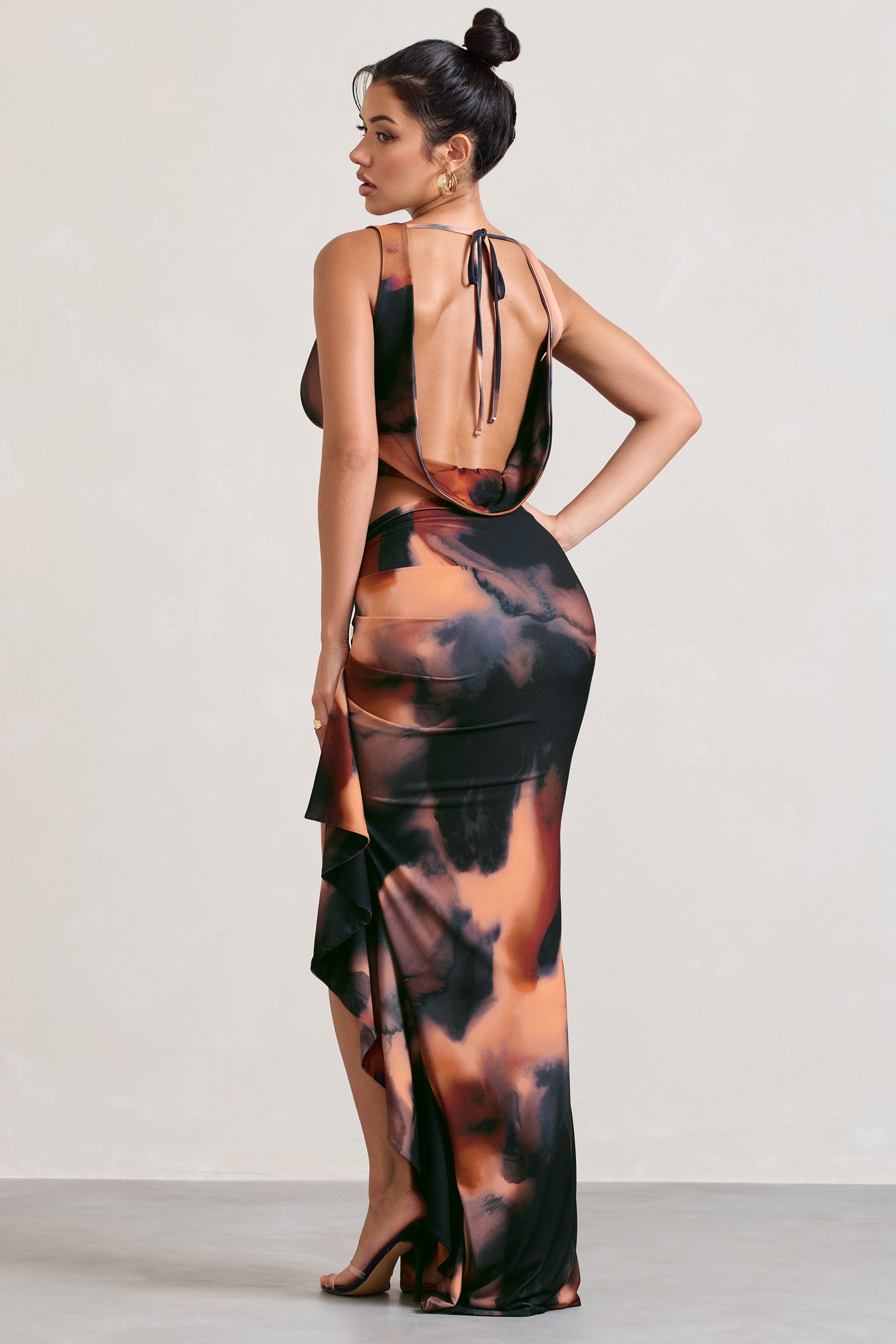 WB_CL128620158-FemmeClassiqueOrangeSmokePrintCowlCorsetCropTop_CL128621158-LaBelleOrangeSmokePrintRuffleMaxiSkirtWithThighSplit6
