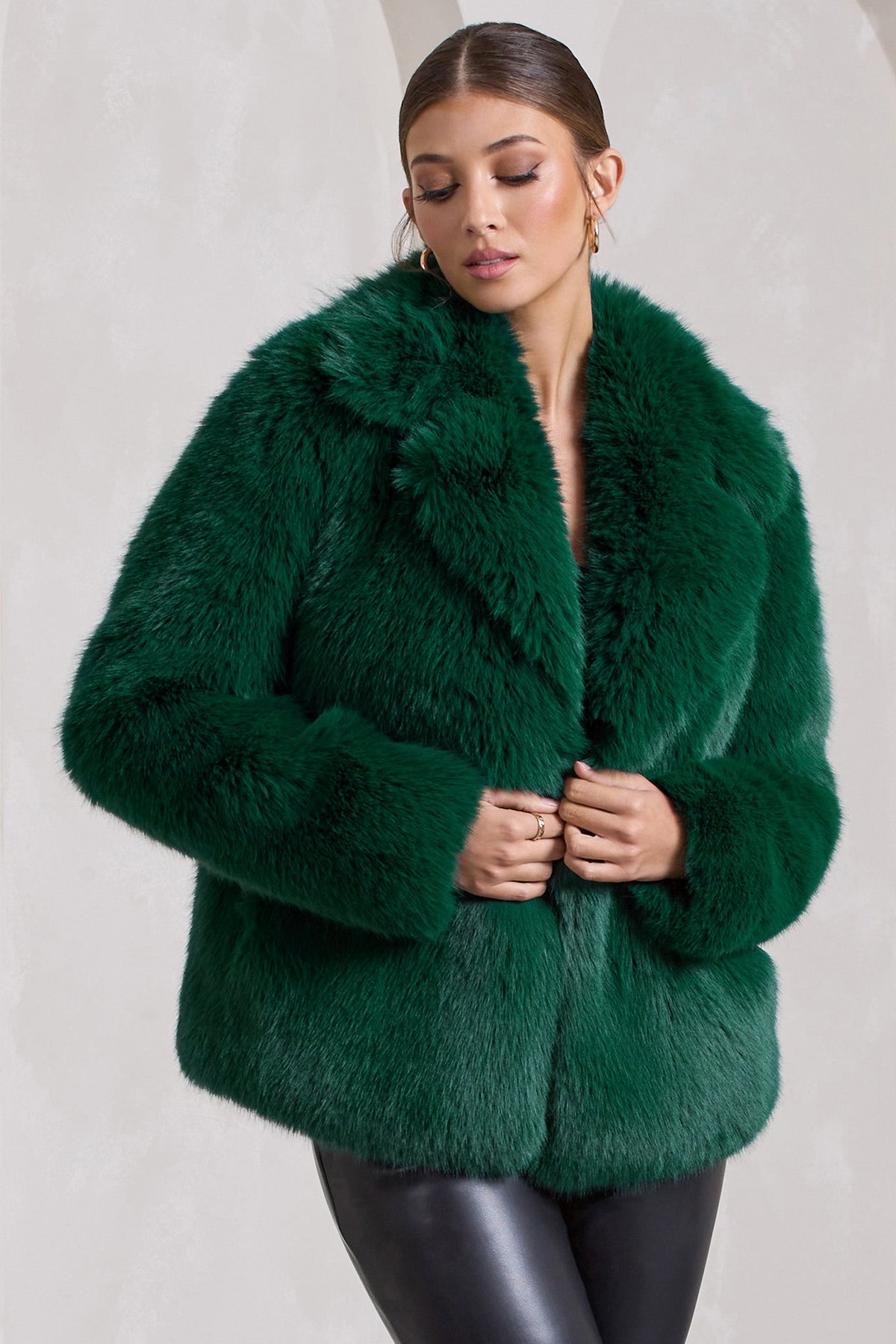 WB_CL129538047-HotToddyBottleGreenShortFauxFurCoat0_ad78c150-fc03-46ca-b126-7d977ec8220f