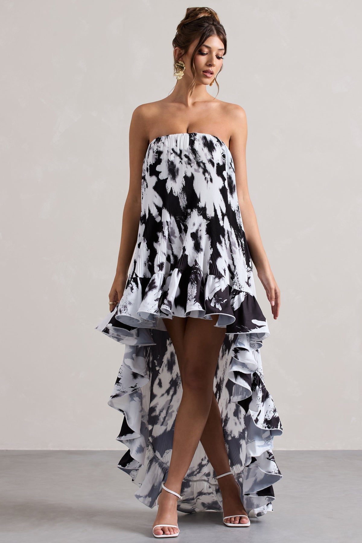 Whistler Monochrome Floral Chiffon Bandeau High-Low Ruffled Maxi Dre – Club L London Whistler Monochrome Floral Chiffon Bandeau High-Low Ruffled Maxi Dre – Club L London