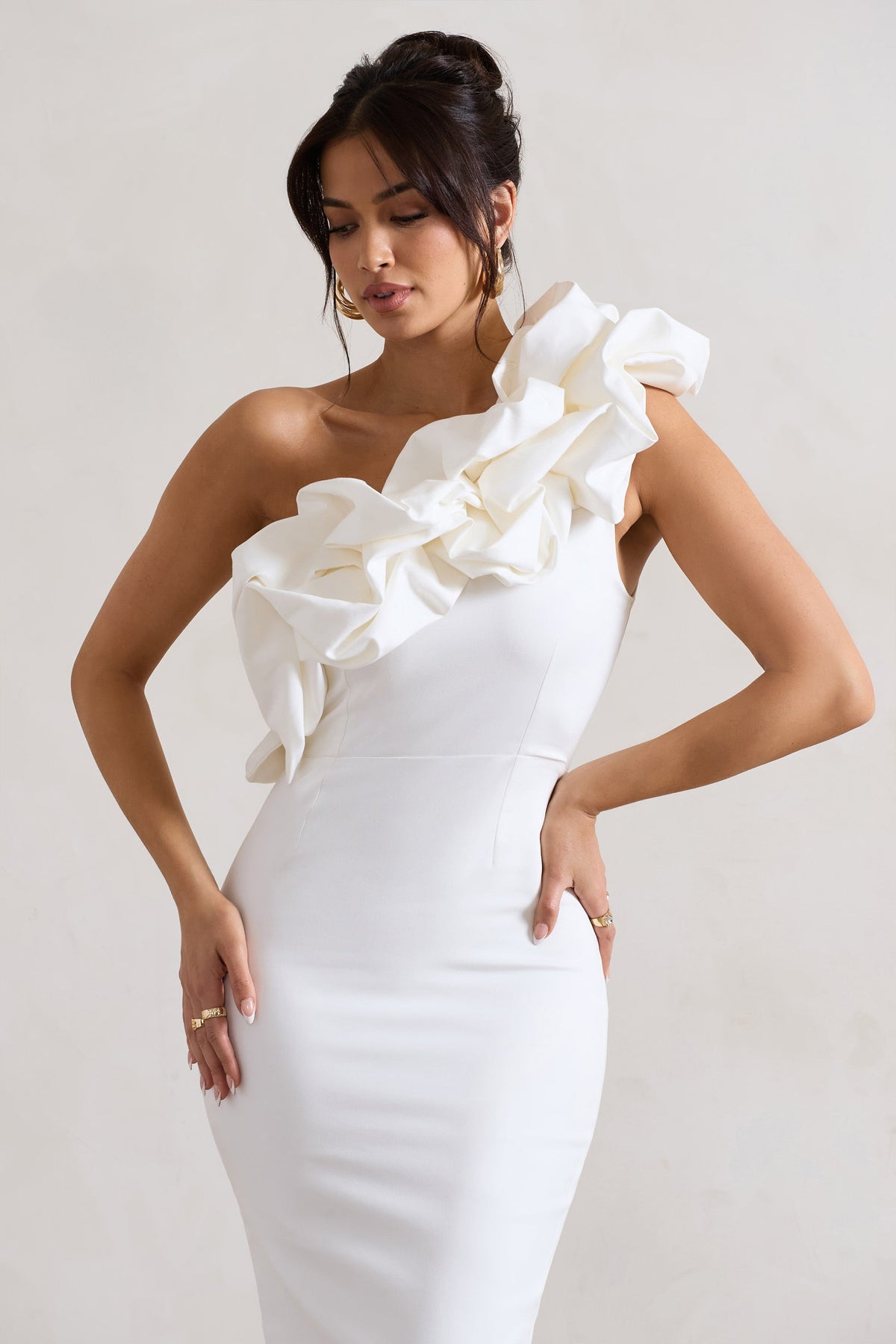 Dress with ruffles on shoulder hotsell