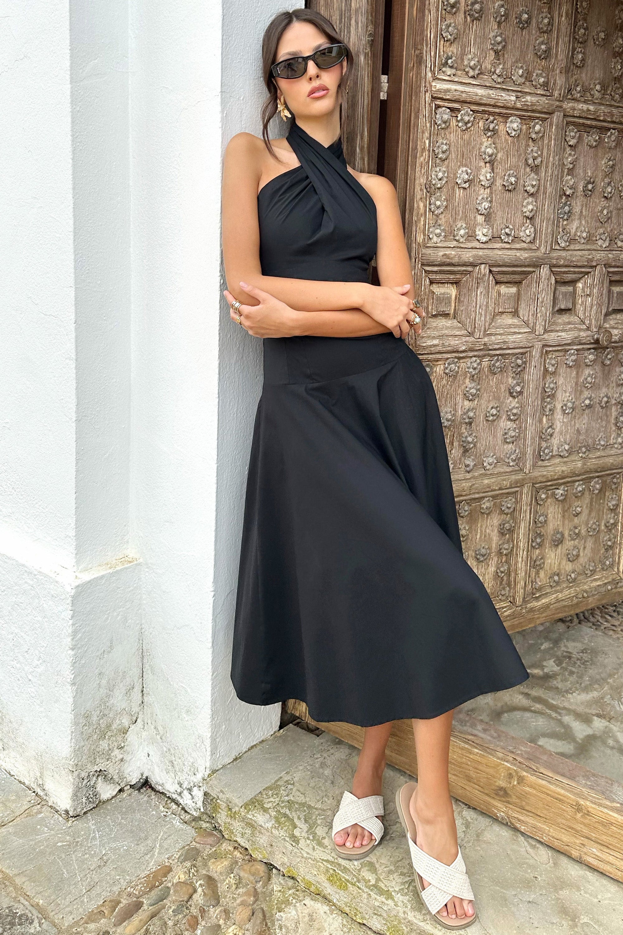 Saint-Malo | Vestido Midi Negro con Cuello Halter