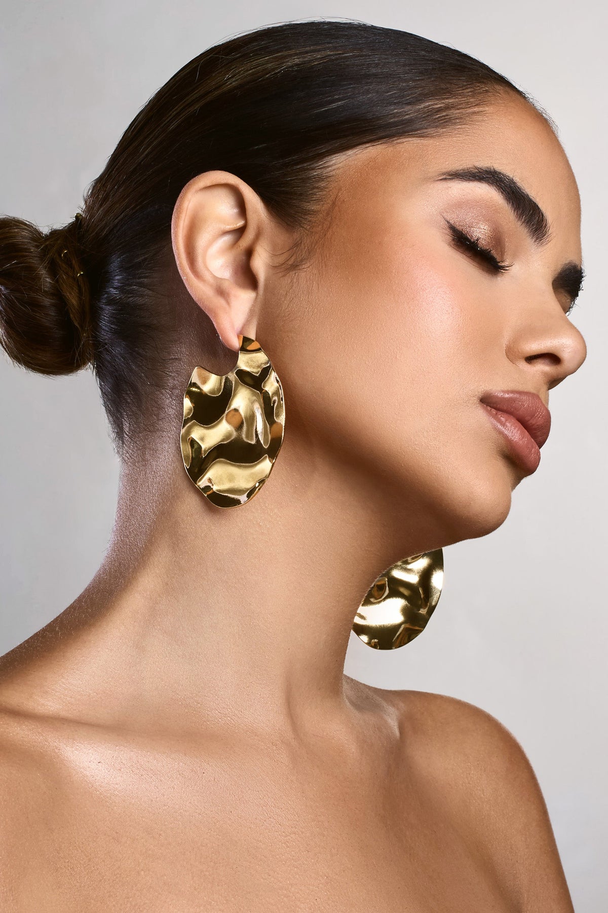 WB_HR_CL134391007-IshaniGoldTexturedDiscEarringsGOLD2