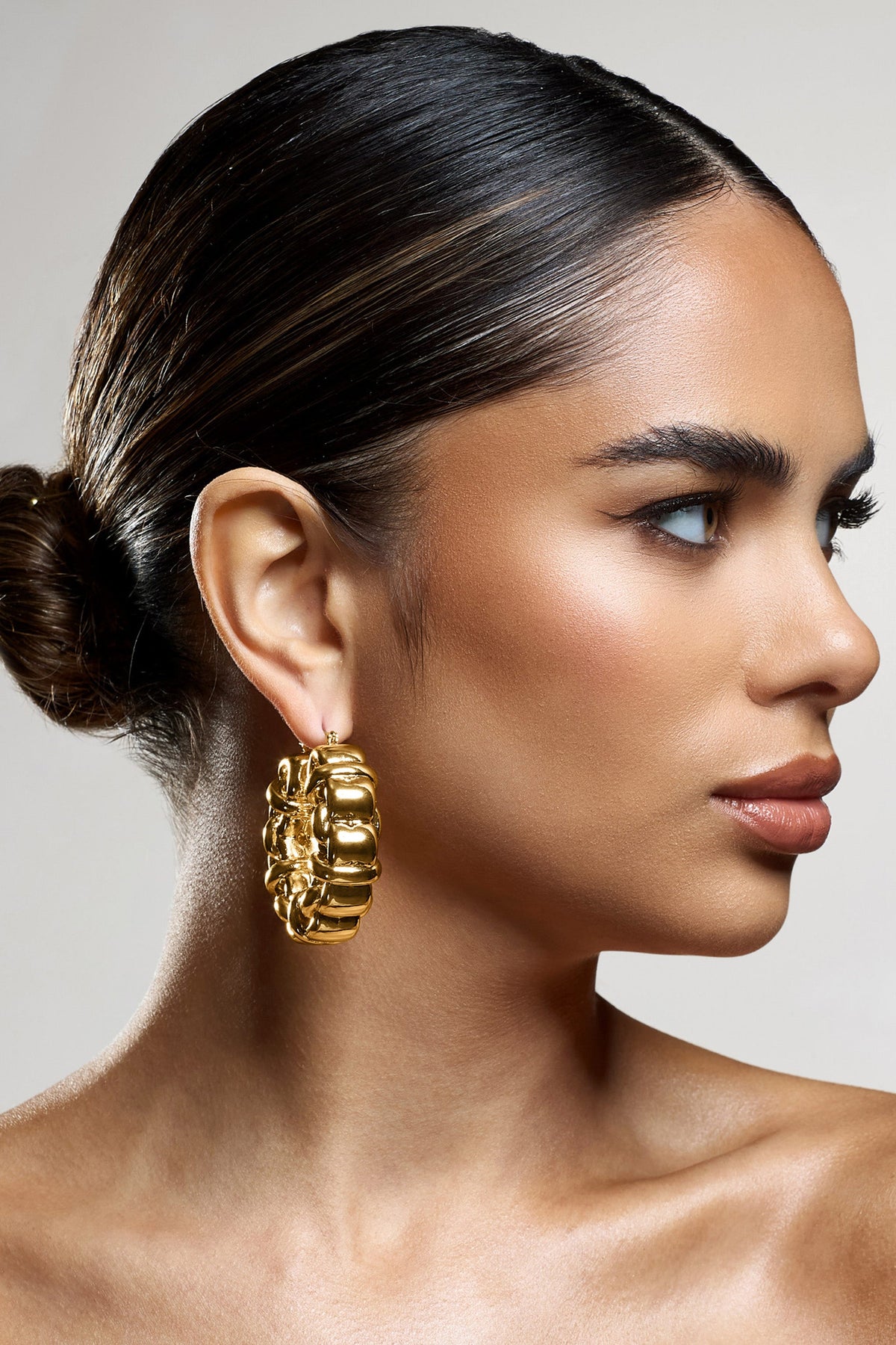 WB_HR_CL134495007-OrliGoldChunkyChainHoopEarrings0_25763292-ee2a-4fca-9953-cb93b229f6e4