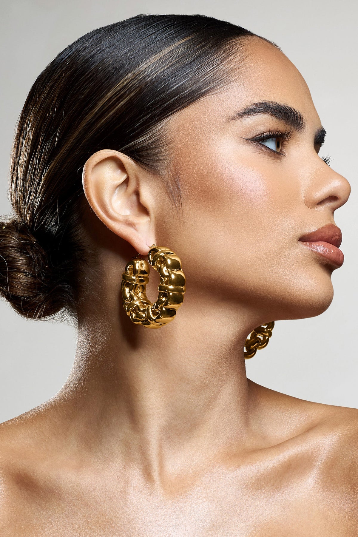 WB_HR_CL134495007-OrliGoldChunkyChainHoopEarrings2_fdf76041-48a5-4c10-adcc-ea416c8bba5c