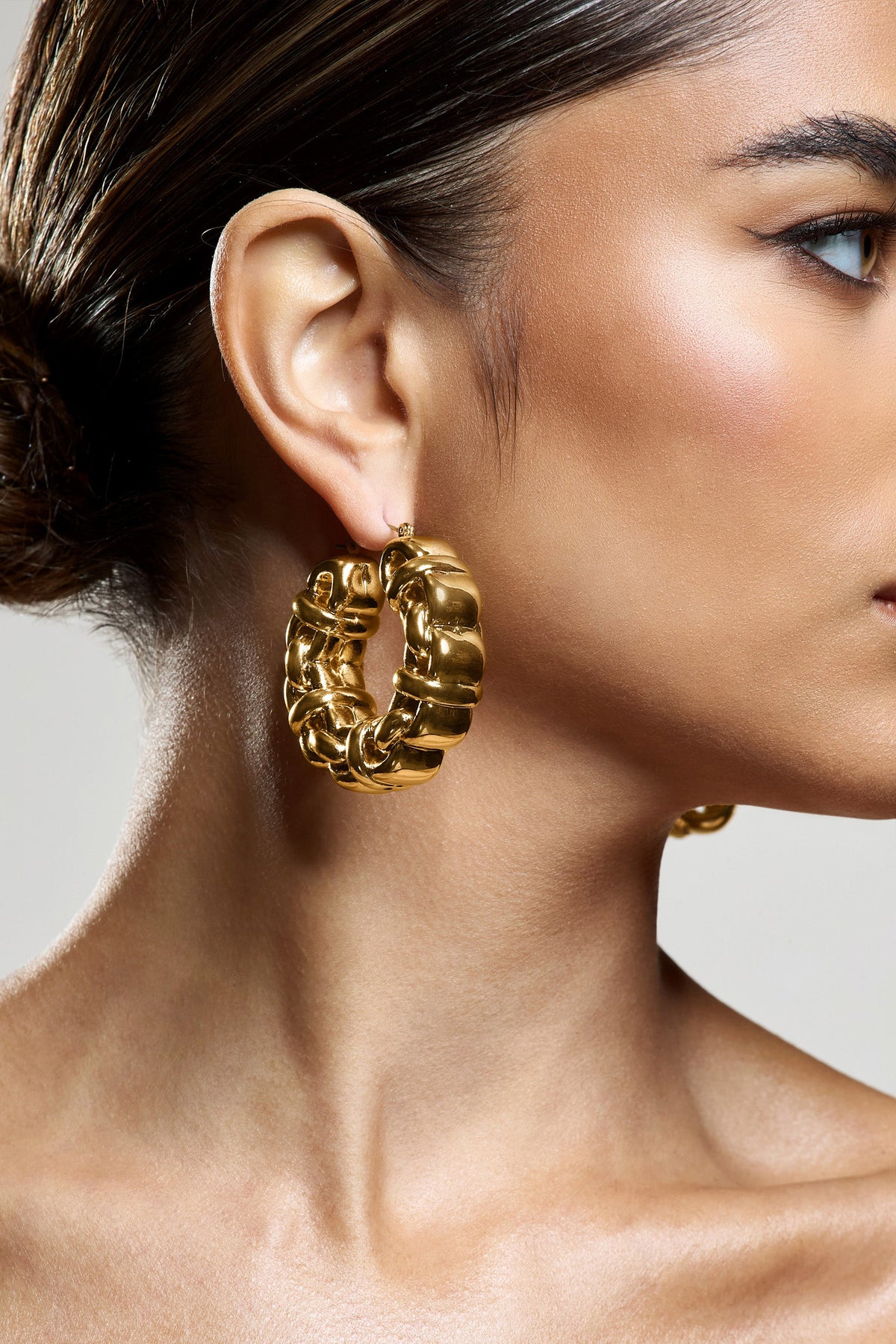WB_HR_CL134495007-OrliGoldChunkyChainHoopEarrings5_ac992629-e8cf-44f6-9ed7-e861fb80ac8a