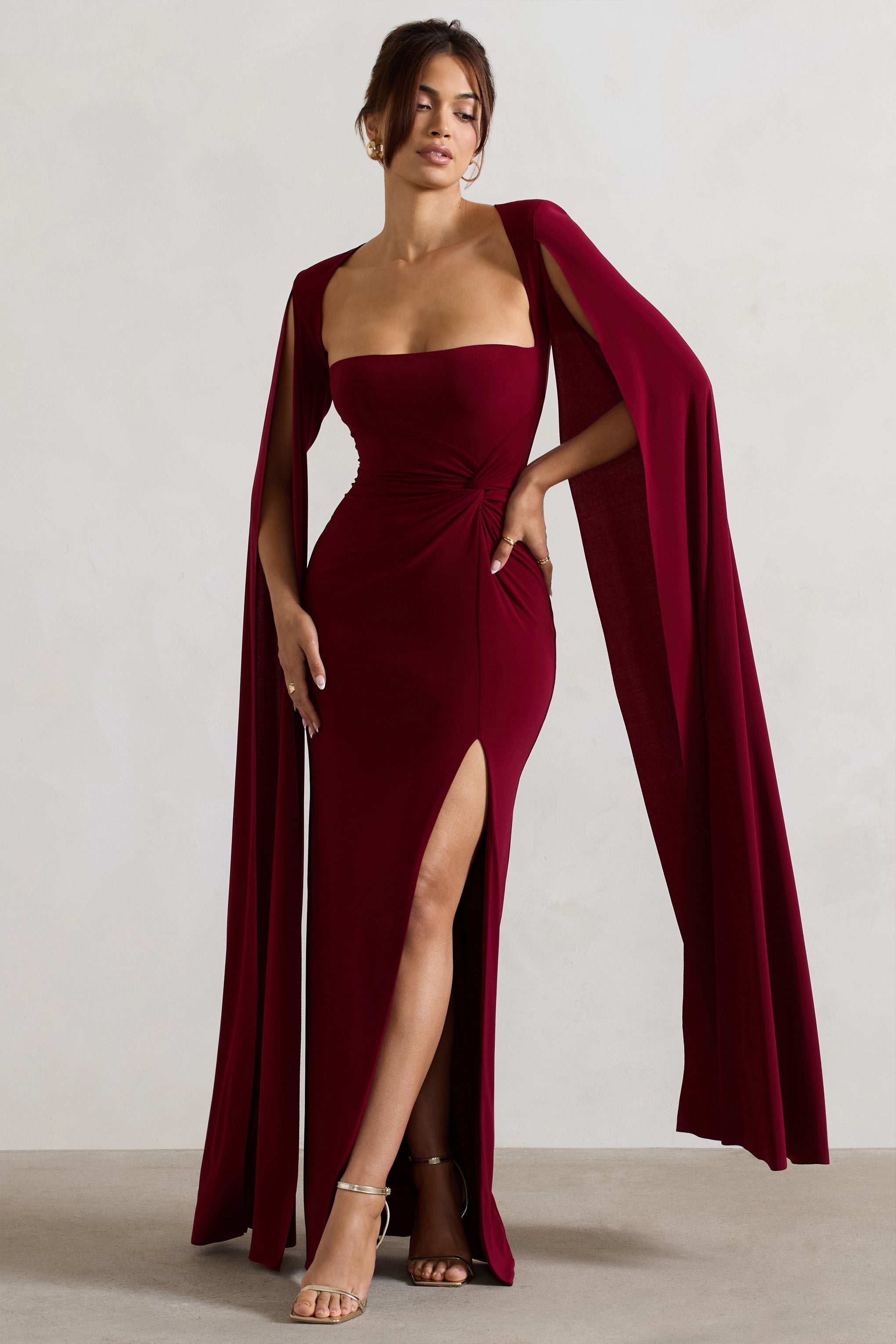 パーティードレス Cassondra Round Neck Top Tier Dress Claretta Berry Square Neck Twisted Maxi Dress With Cape