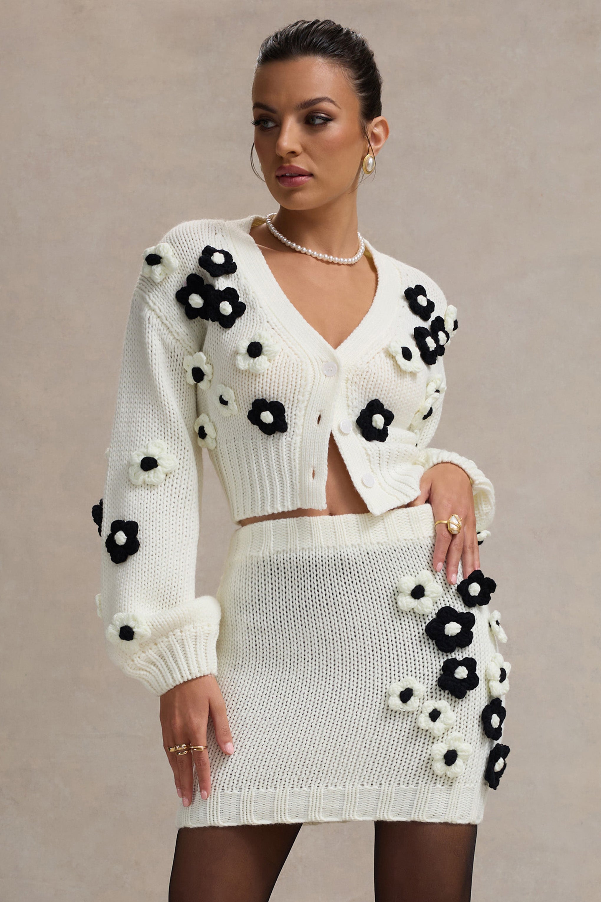 Louvre Cream & Black Knit Cropped Floral Cardigan – Club L