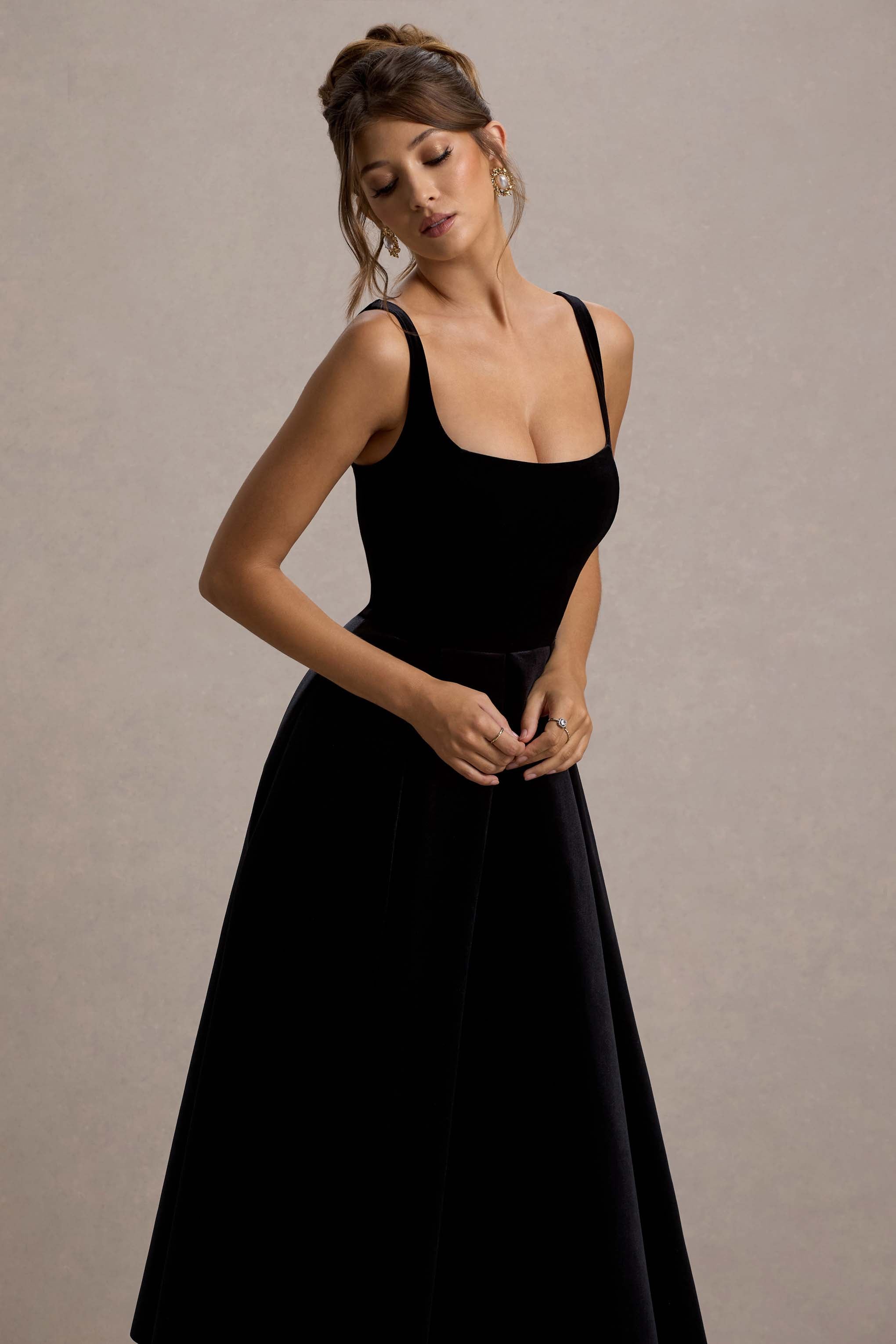 Francisca | Black Velvet Strappy Volume-Hem Midi Dress – Club L