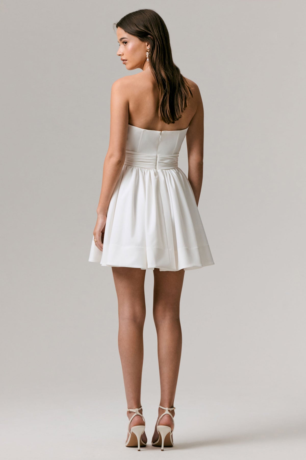 【送料&関税込】Off-White Asymmetric Mini Dress Distinguished White Asymmetric Ruffled Mini Dress – Club L